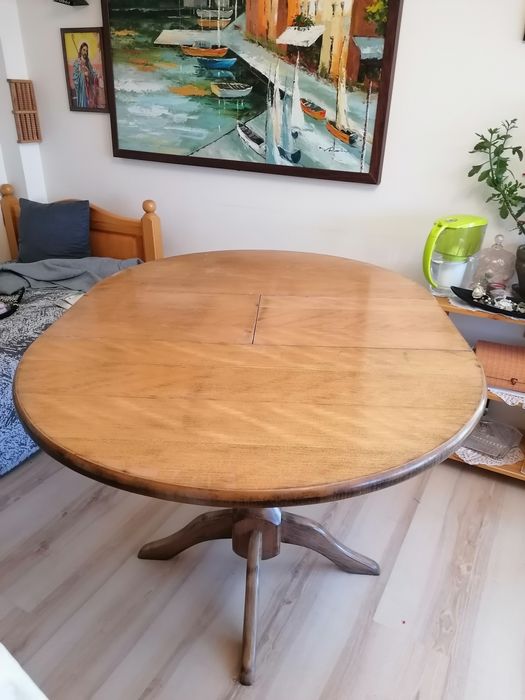 Трапезна маса от плътен масив