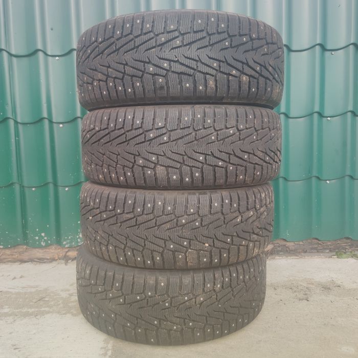 Продам комплект резины.