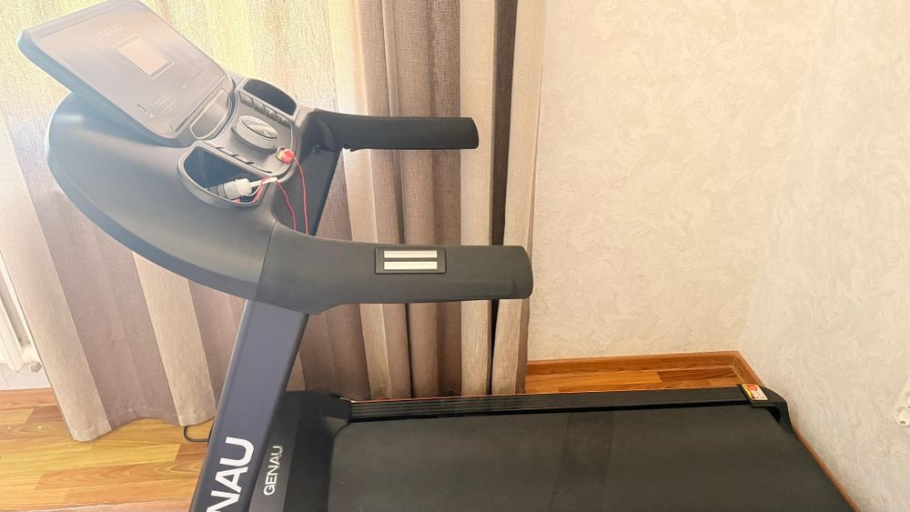 Продам беговую дорожку GENAU