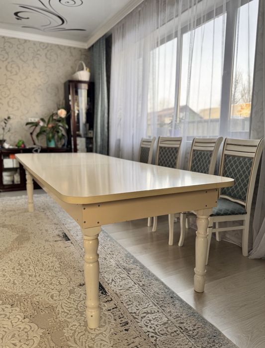 Продам стол для гостинной