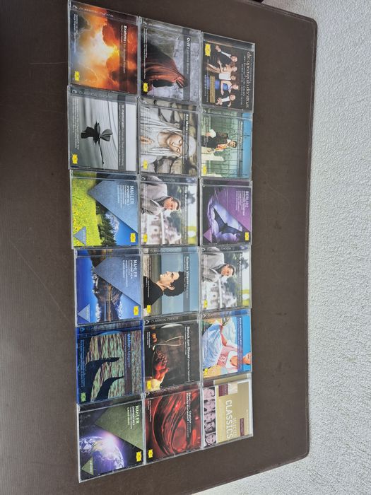 Vând Lot 18 CD cu muzica clasica mixta 

- Tot lotul de 30 CD cu muzică usoara mixta straina 150 lei (aproximativ 5lei /1CD)
30 x 5 = 150lei

pa