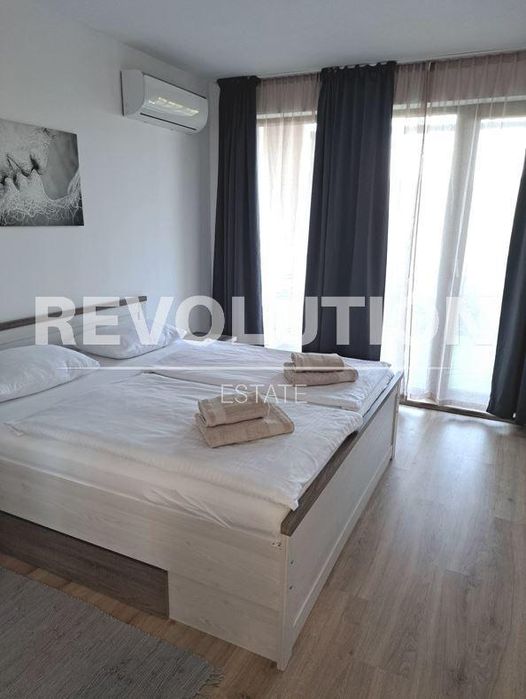 Дава се под наем Двустаен апартамент в к.к. Св.Св. Константин и Елена - 57 кв.м за 550 € - Снимка #2