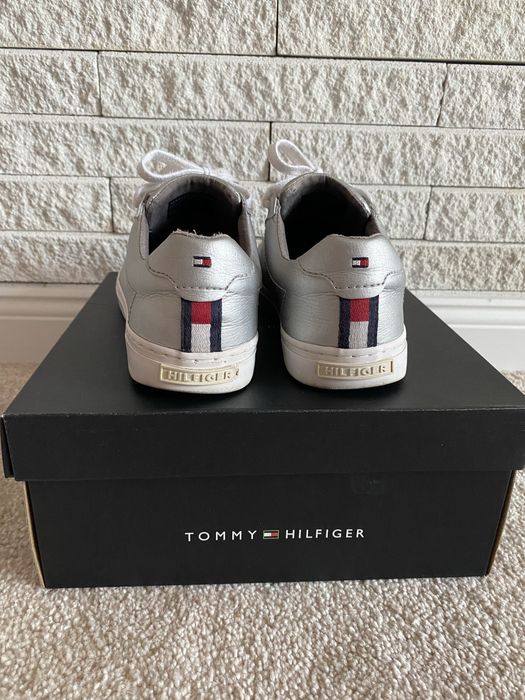Tenisi tommy hilfiger piele
