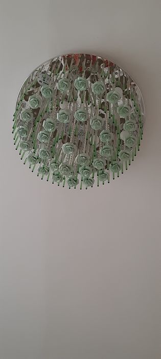 Продам люстру красивую