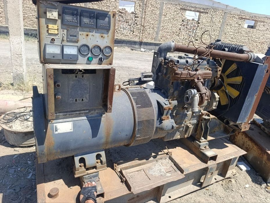 Generatorlar sotiladi 150 Kw 215 Kw