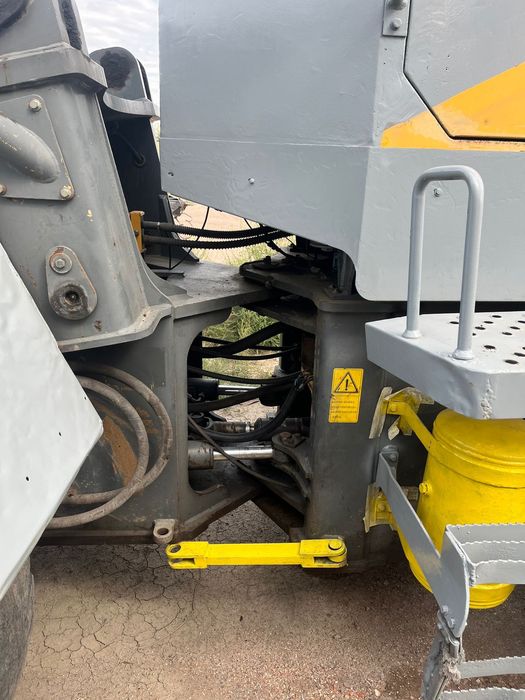 Продам погрузчик 2 куб