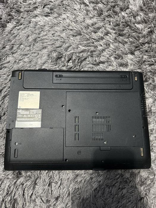 Vand laptop Fujitsu de piese model V5515