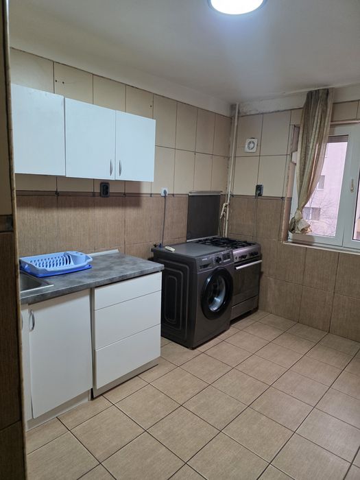 Închiriez garsoniera