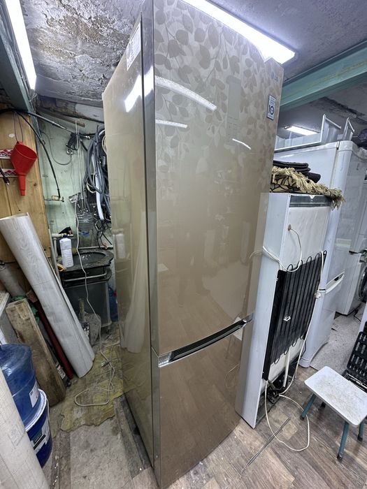 Холодильник LG.