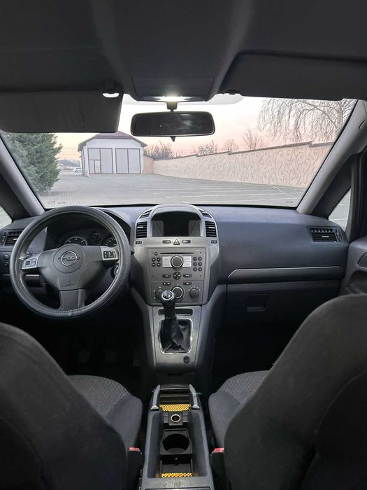 Opel Zafira  folosit de familie