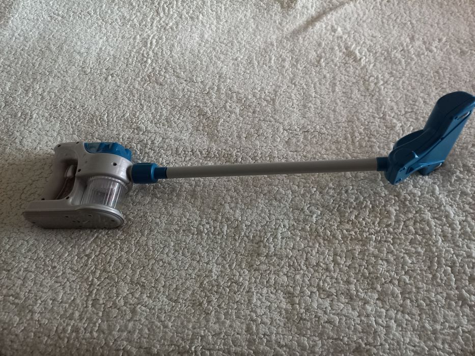 Детска прахосмукачка и робот прахосмукачка