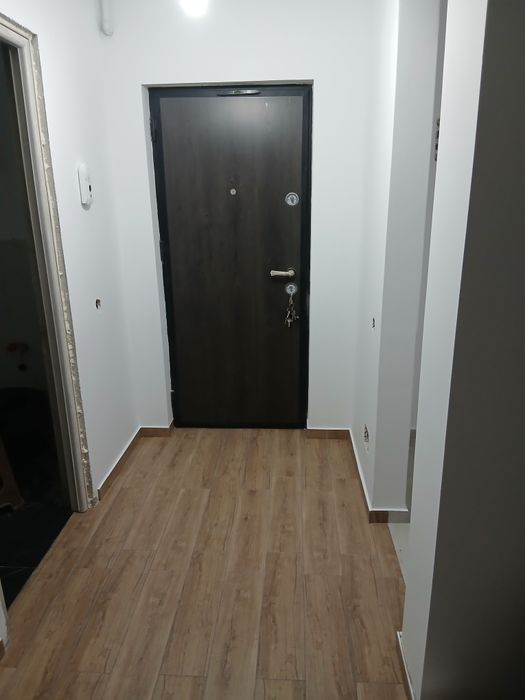 Vând ap nou cu o cameră floresti