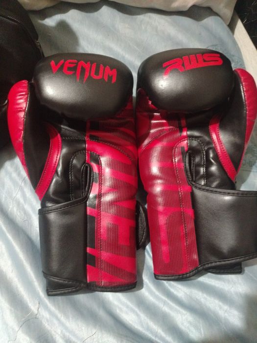 Боксёрские перчатки