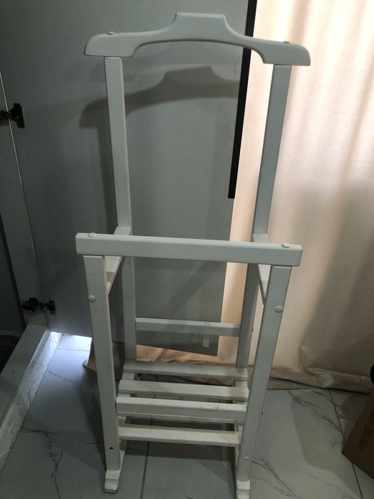 Продам комод и напольную вешалку