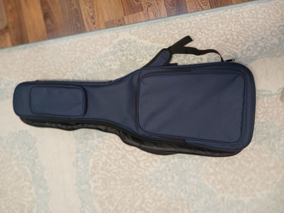 Продам чехол на электро гитару