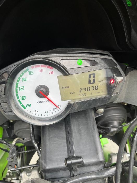 Kawasaki  ZX-6R.