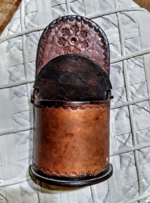 Кожена кутия от раклата на баба