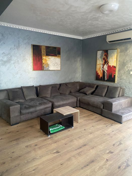 Диван с подвижни модули