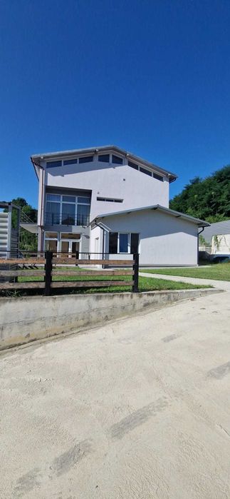 Inchiriez casa / cladire 425mp sau 850mp. Posibilitate vanzare la super pret.