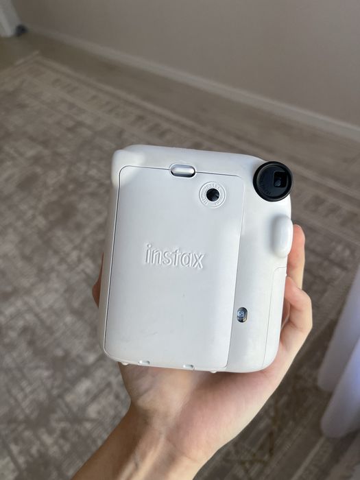 Продаю камеру Instax