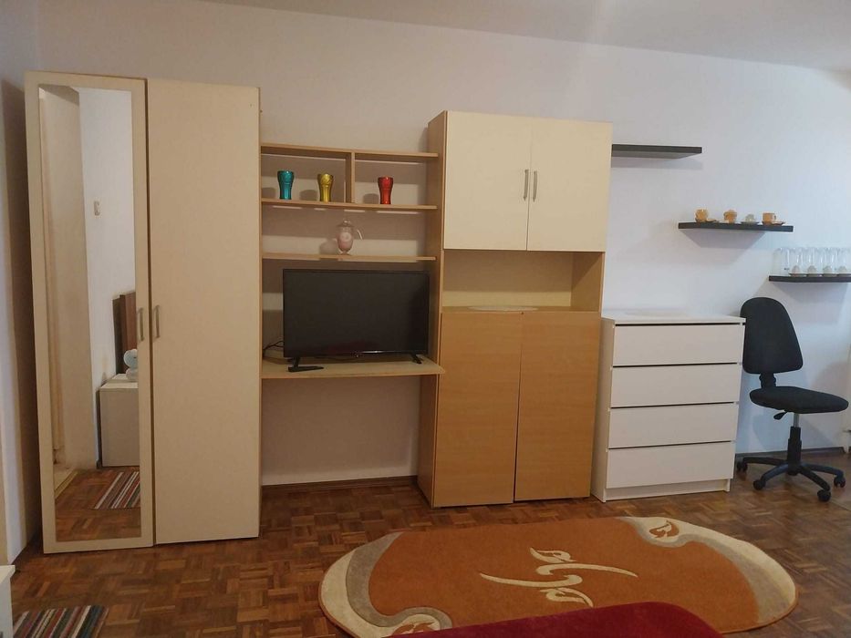 Inchiriez garsoniera strada Aluminei bloc D