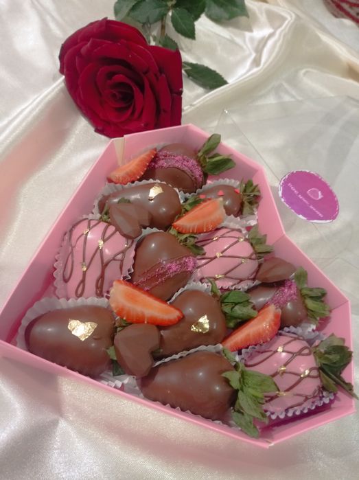 Клубника в шоколаде, букеты, боксшы, подарки, цветы