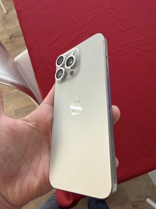 Iphone 15 Pro max  256 GB + 2 huse, stare impecabila