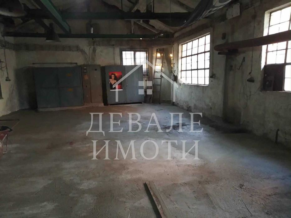Продава се монолитна промишлена сграда в стария център на град Русе.