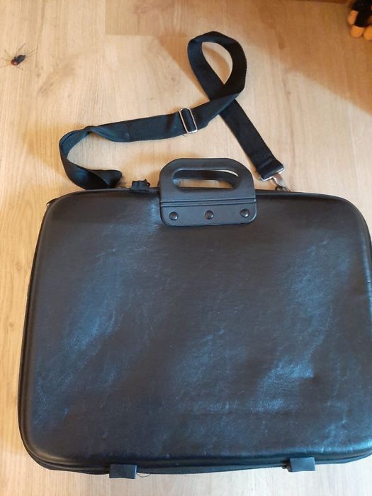 Geanta neagra laptop