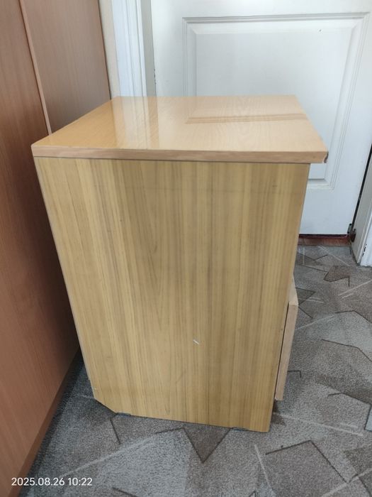 продам 2 тумбочки