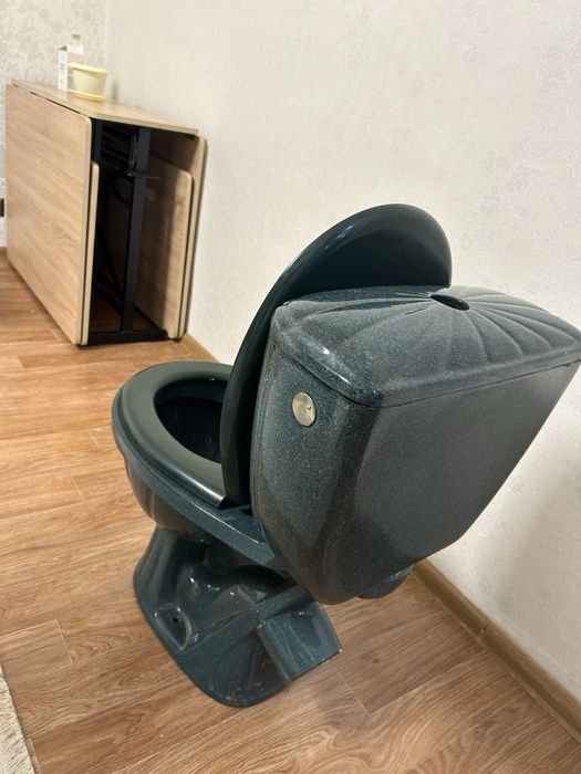 Продам унитаз зеленый