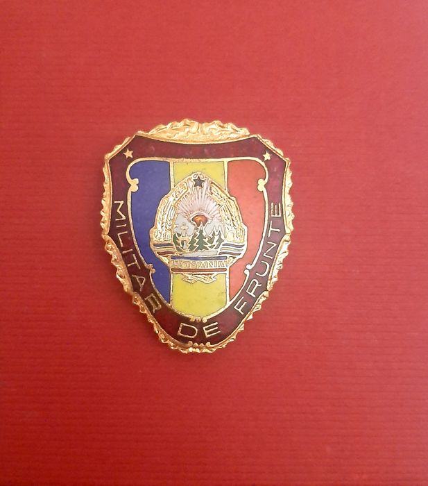 Vând medalie și insignă