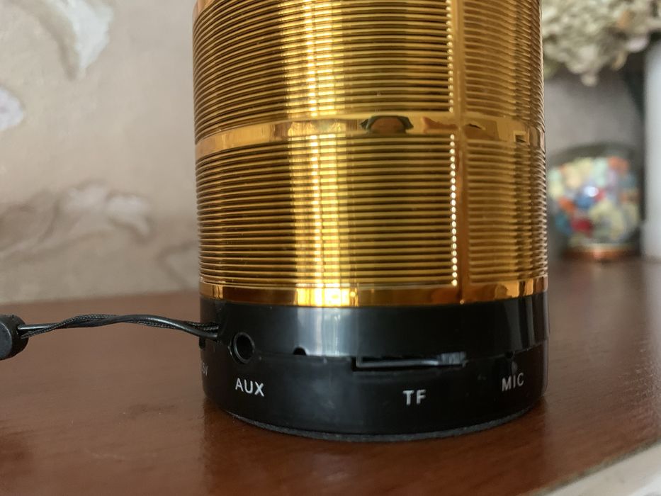 Продам мини блютуз колонку новую