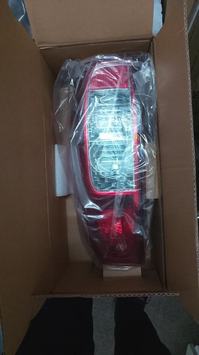 Lampa stop Nissan Navara D40 avem și pt d22 piese Navara caroserie noi aripa grila far stop bara