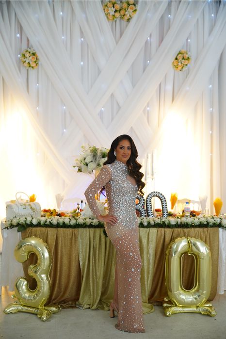 Официялна роклия