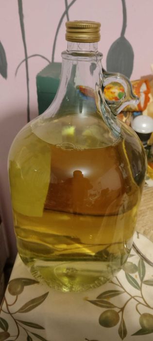 Продавам стъклени дамаджани 5литра удобни за пренасяне