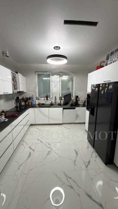 Реф. 3551 Къща в Града / Четири Спални / Гребна База