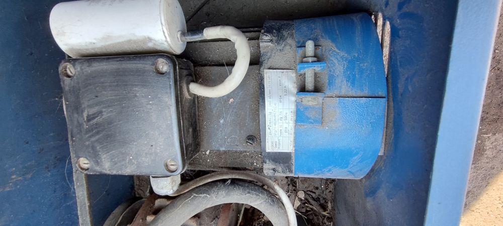 Продам Эл. Двигатель от доильного аппарата
