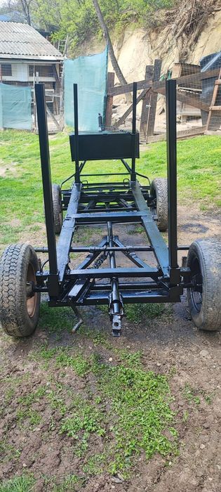 Vând Tractor cu căruță pentru lemne și remorcuță