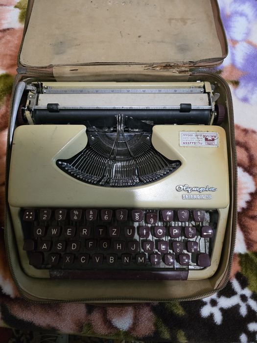Mașină de scris Olympia Splendid 33 vintage, Made in Germany, cu husă