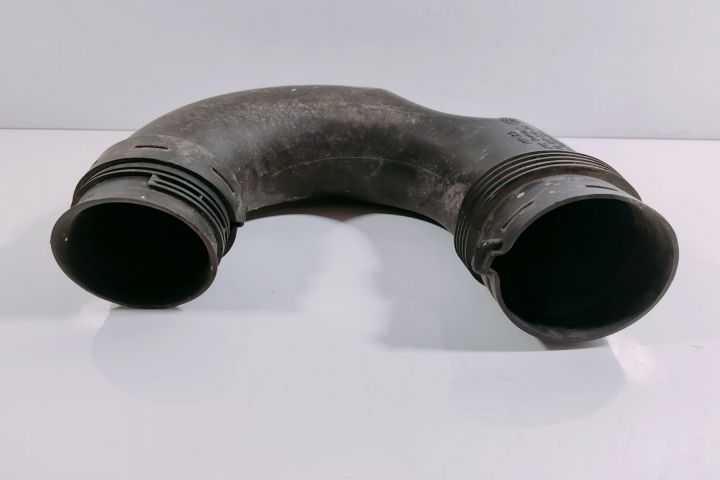 Furtun admisie aer 3C0129654M Volkswagen VW Passat B6 seria