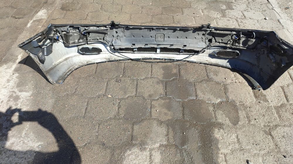 Передний бампер на Мерседес 220