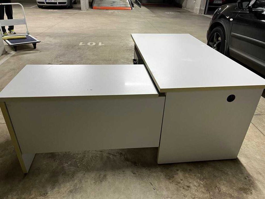 Ъглово  Офис Бюро