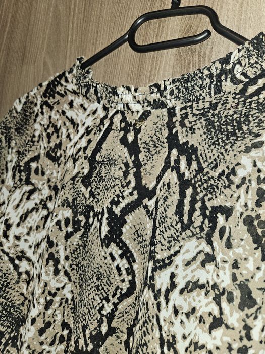 Bluza dama Guess din voal,masura xs/s , impecabila