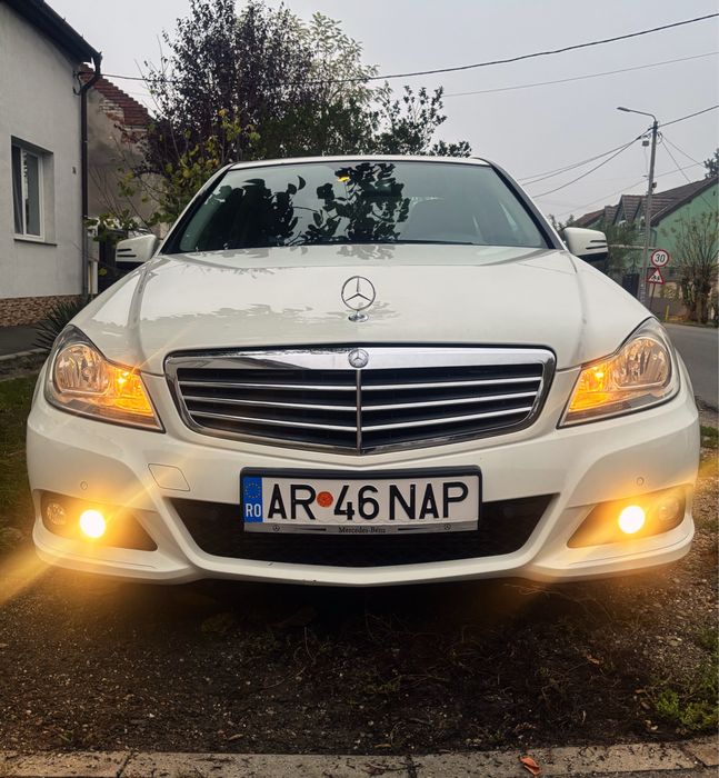 Mercedes-Benz C180 Manuala