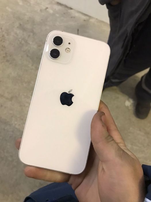 Продаю Iphone 12