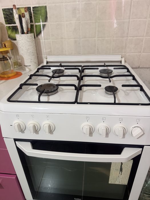 Продам газовую плиту Beko