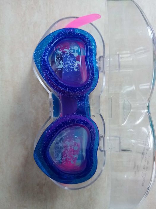 Очила за плуване