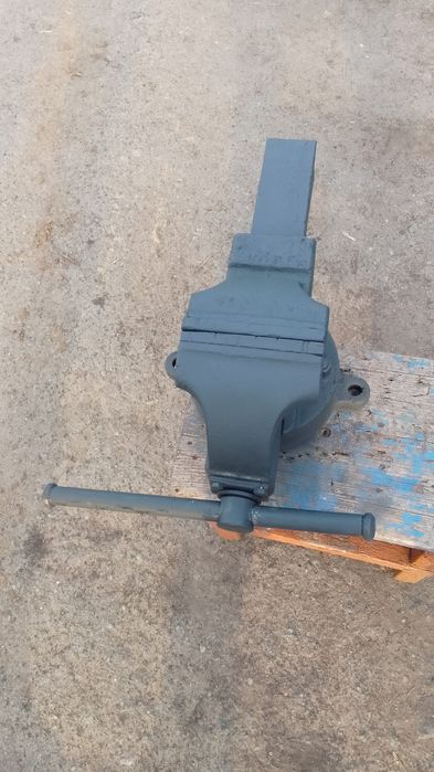 Продаю тиски рабочие