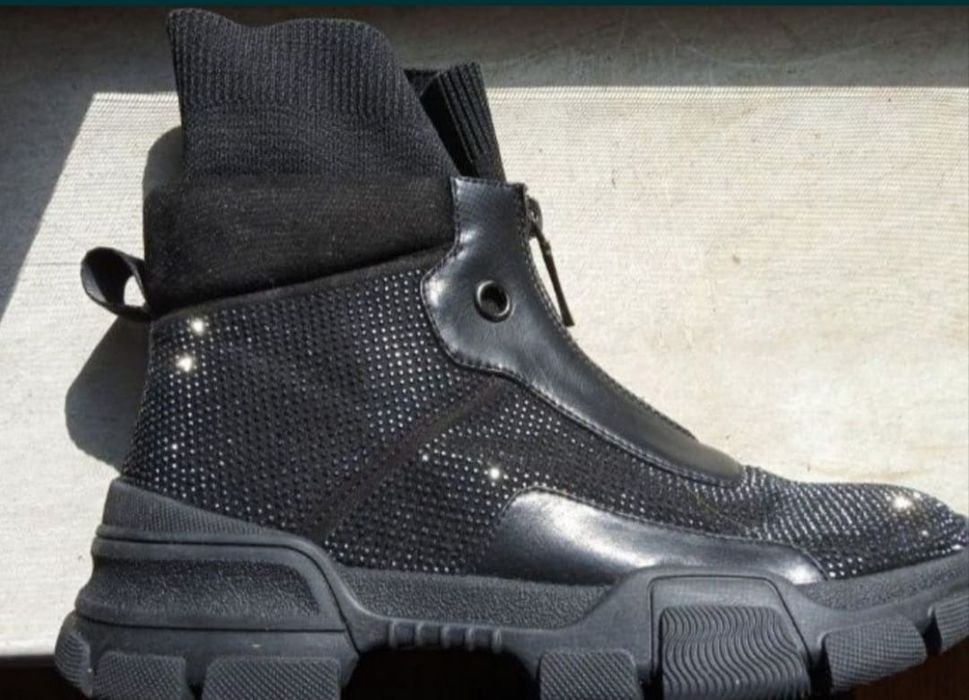 Женские высокие ботинки